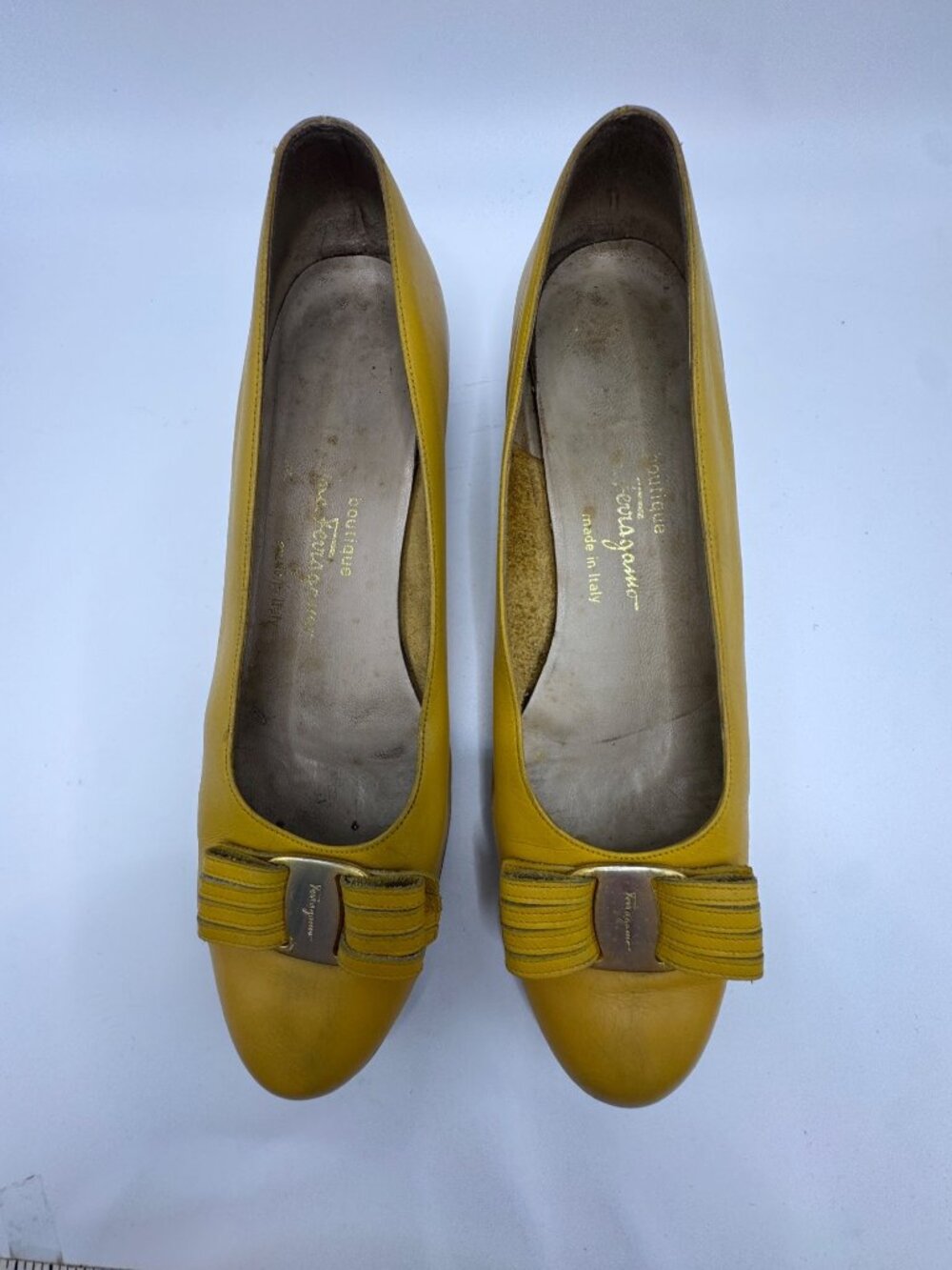 Salvatore Ferragamo Women’s Shoe Size 9.5 B Vtg Yellow Leather Flats Bow Accent - Picture 6 of 12